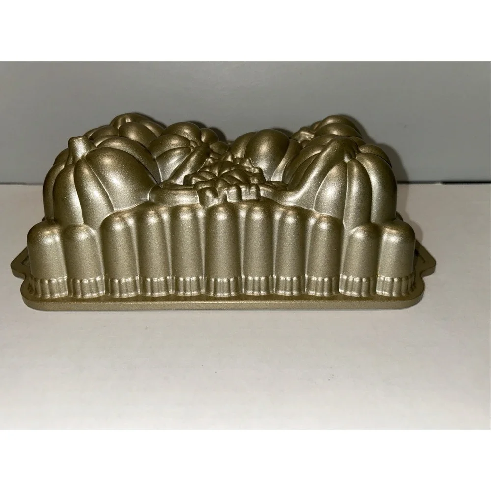 NORDIC WARE 3D‎ Pumpkin Parch Loaf Pan 6-CUP Heavy Cast Non-stick 8